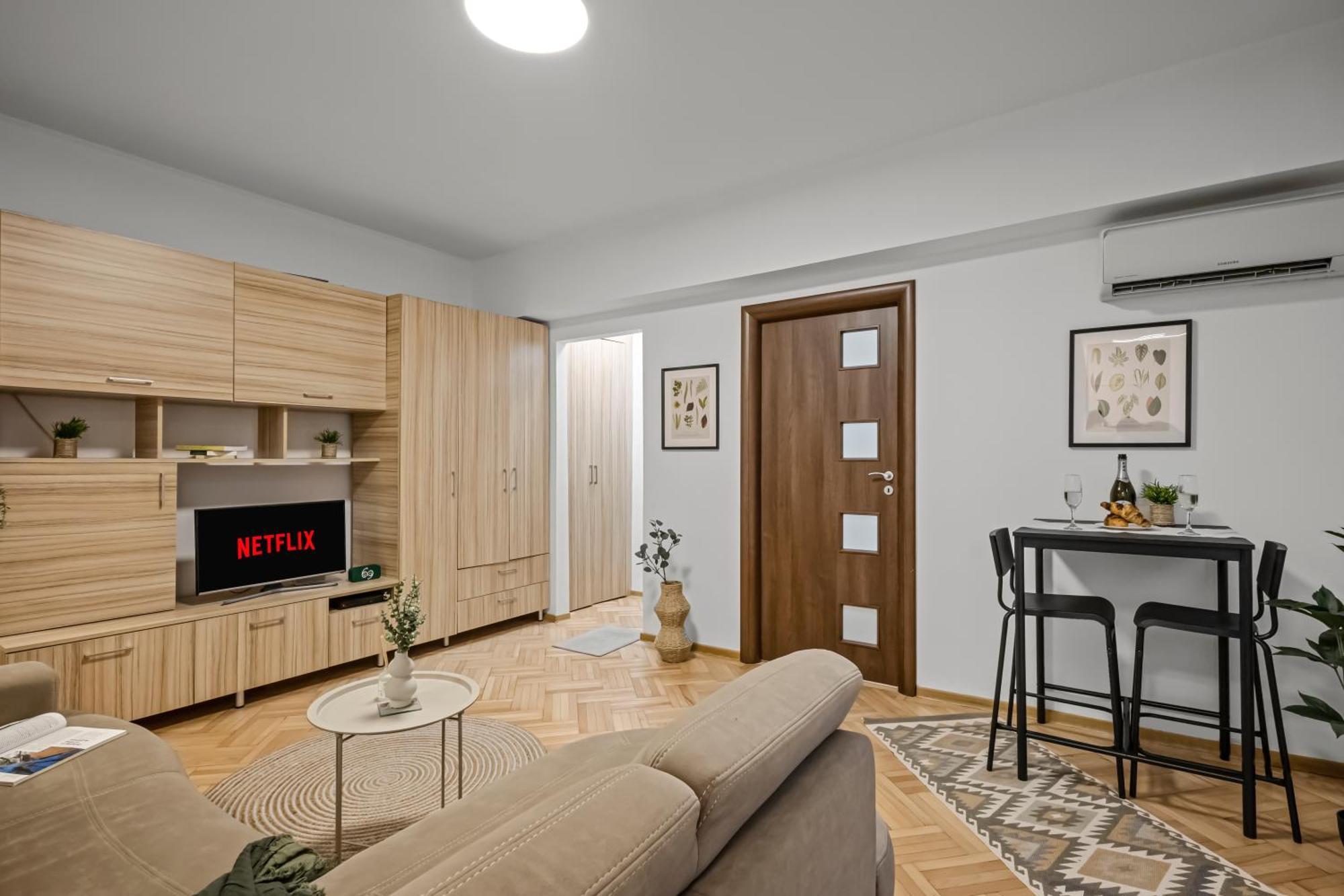Earthy Escape - Central Apt With Balcony Bucharest Exterior photo